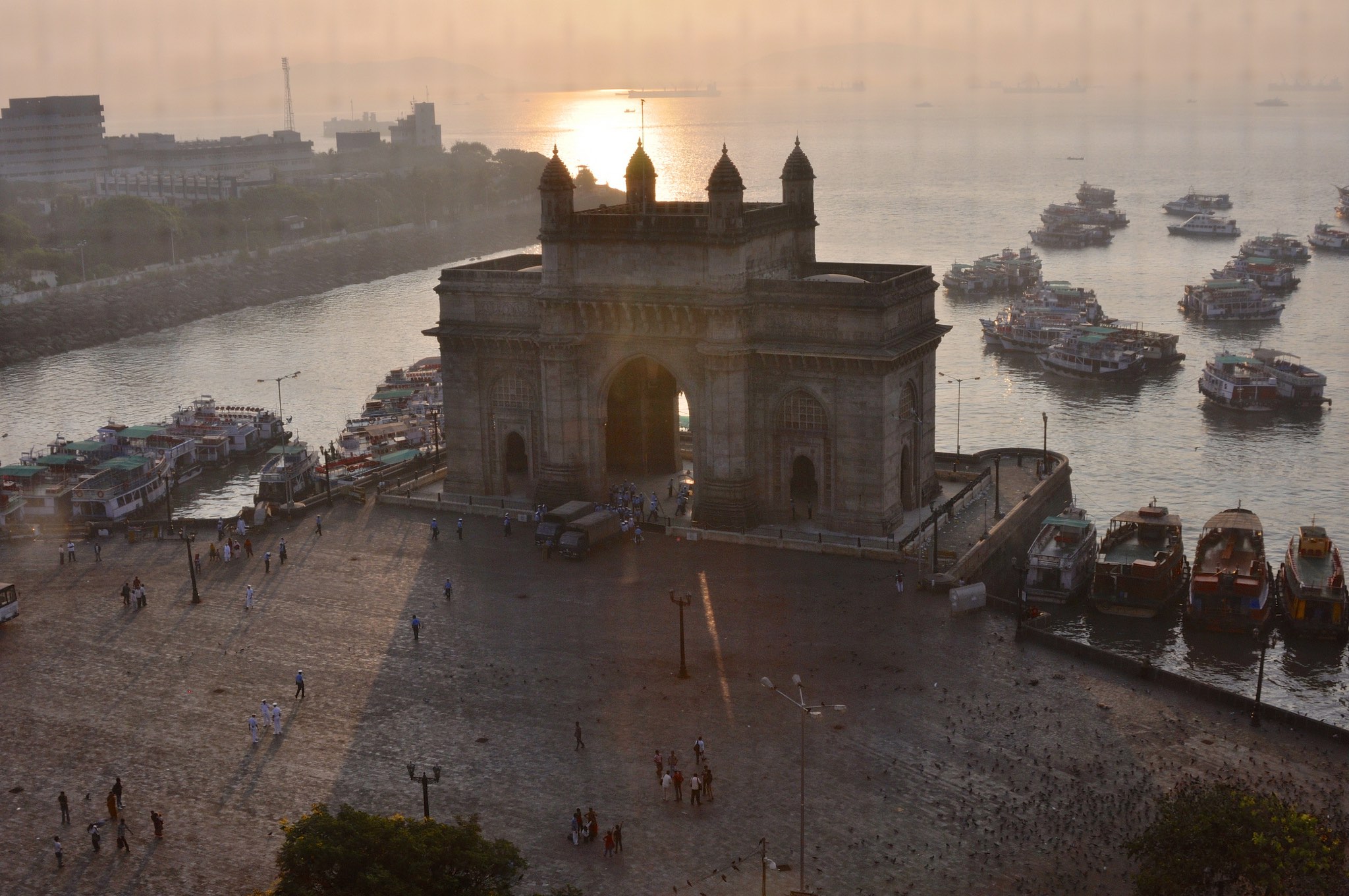 view-of-gateway-of-india-as-the-sun-sets-mumbai
