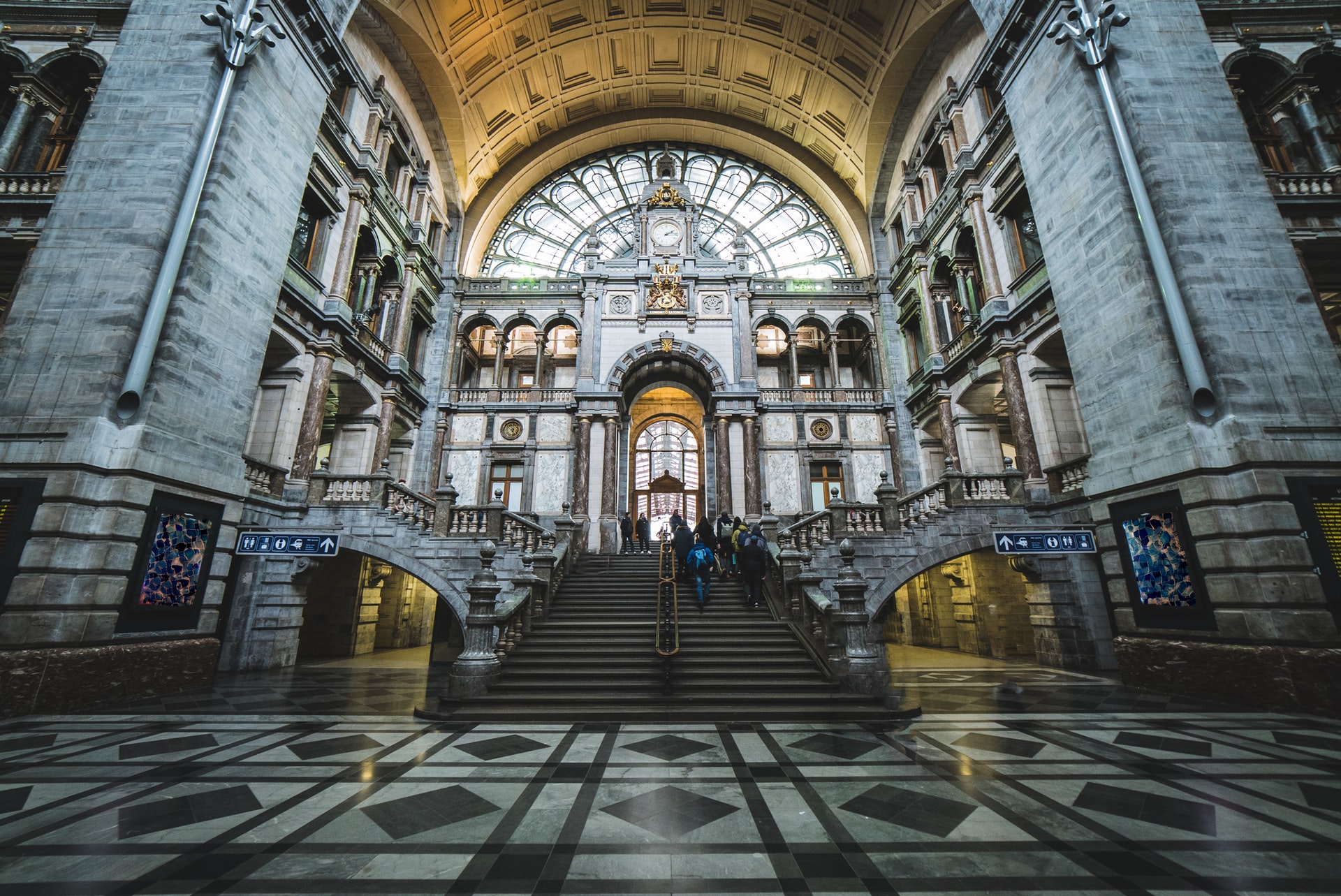 Antwerpen Centraal Station - Antwerp, Belgium<br />
