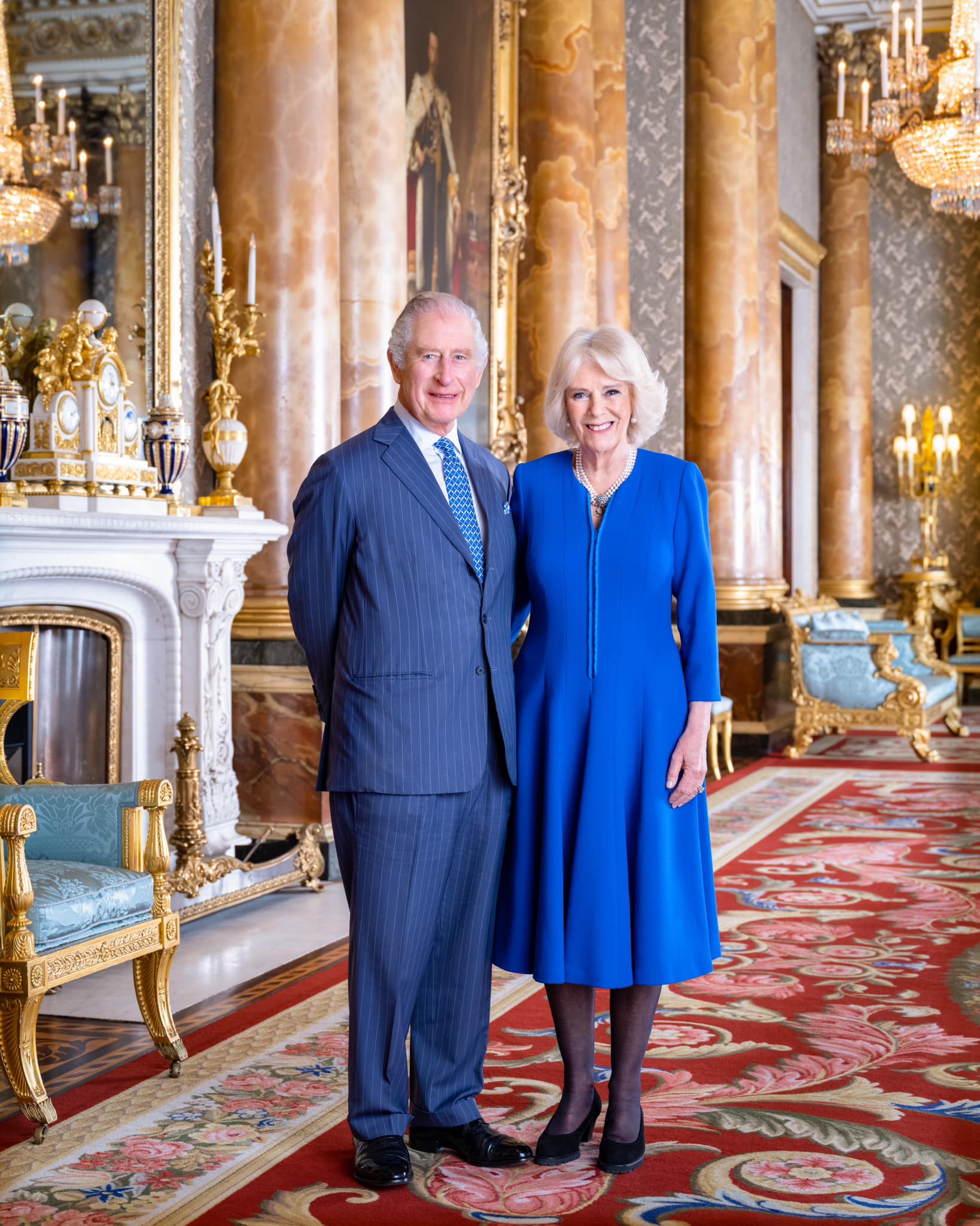 The King and The Queen Consort in the Blue Drawing Room at Buckingham Palace.📷 Hugo Burnand