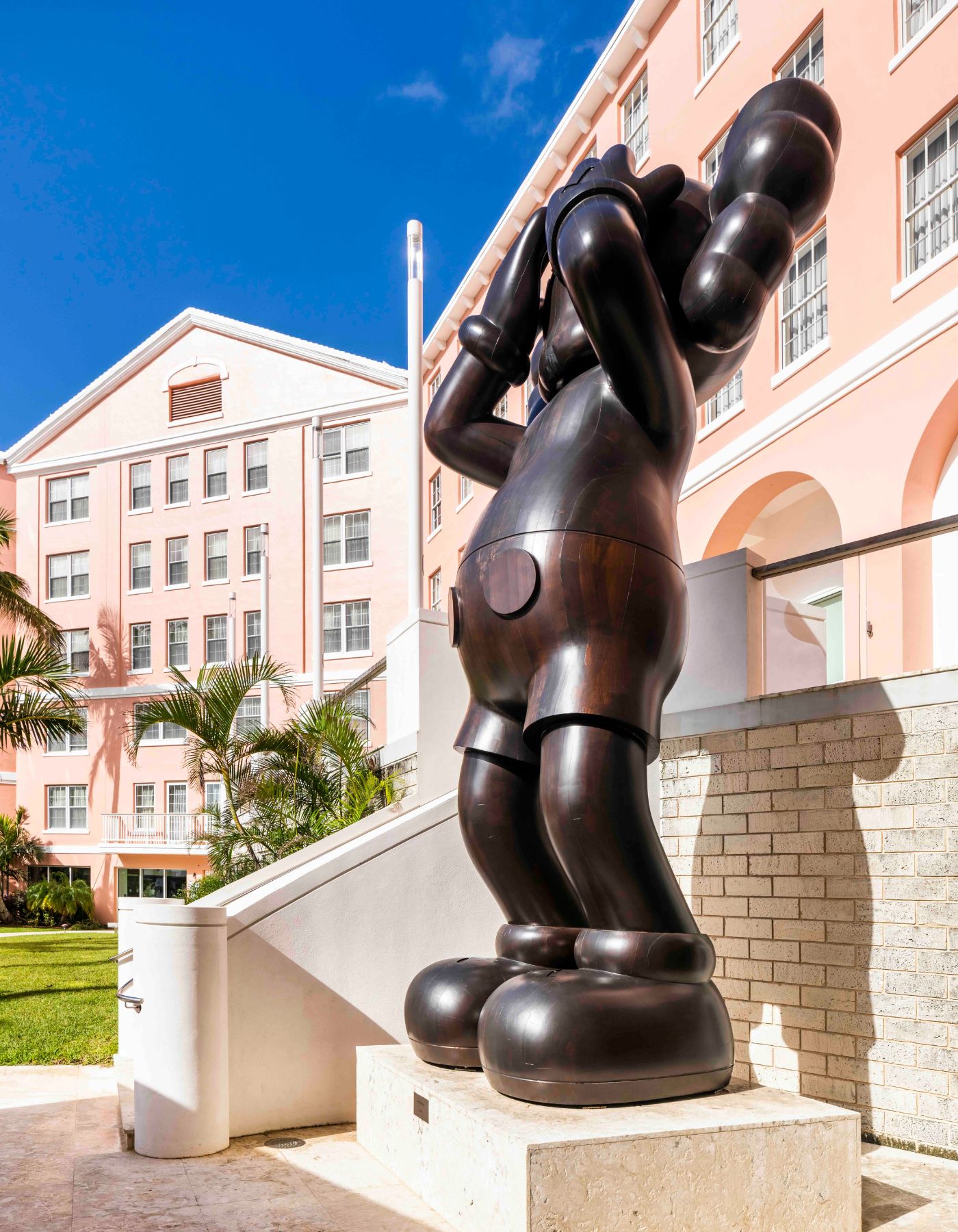 sculpture on the grounds of Hamilton Princess Bermuda resort