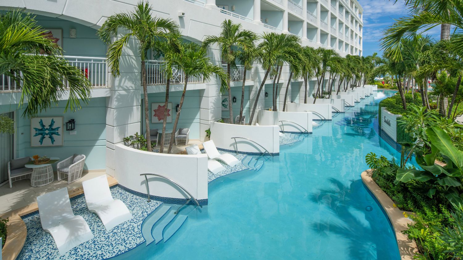 Crystal Lagoon Swim-up Suites