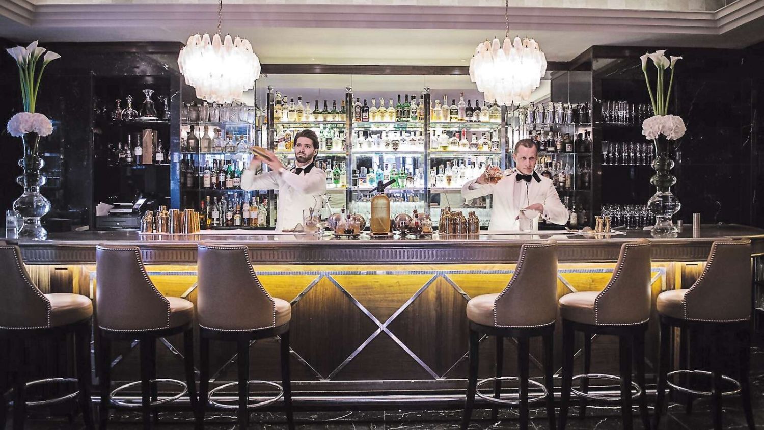 The Sidecar Bar at The Westbury Hotel in Dublin combines 1930s glamour with an Art Deco design. Famous for its martini trolley and luxurious atmosphere, it has won accolades such as Best Hotel Bar (2018) and Best Cocktail Bar (2019).