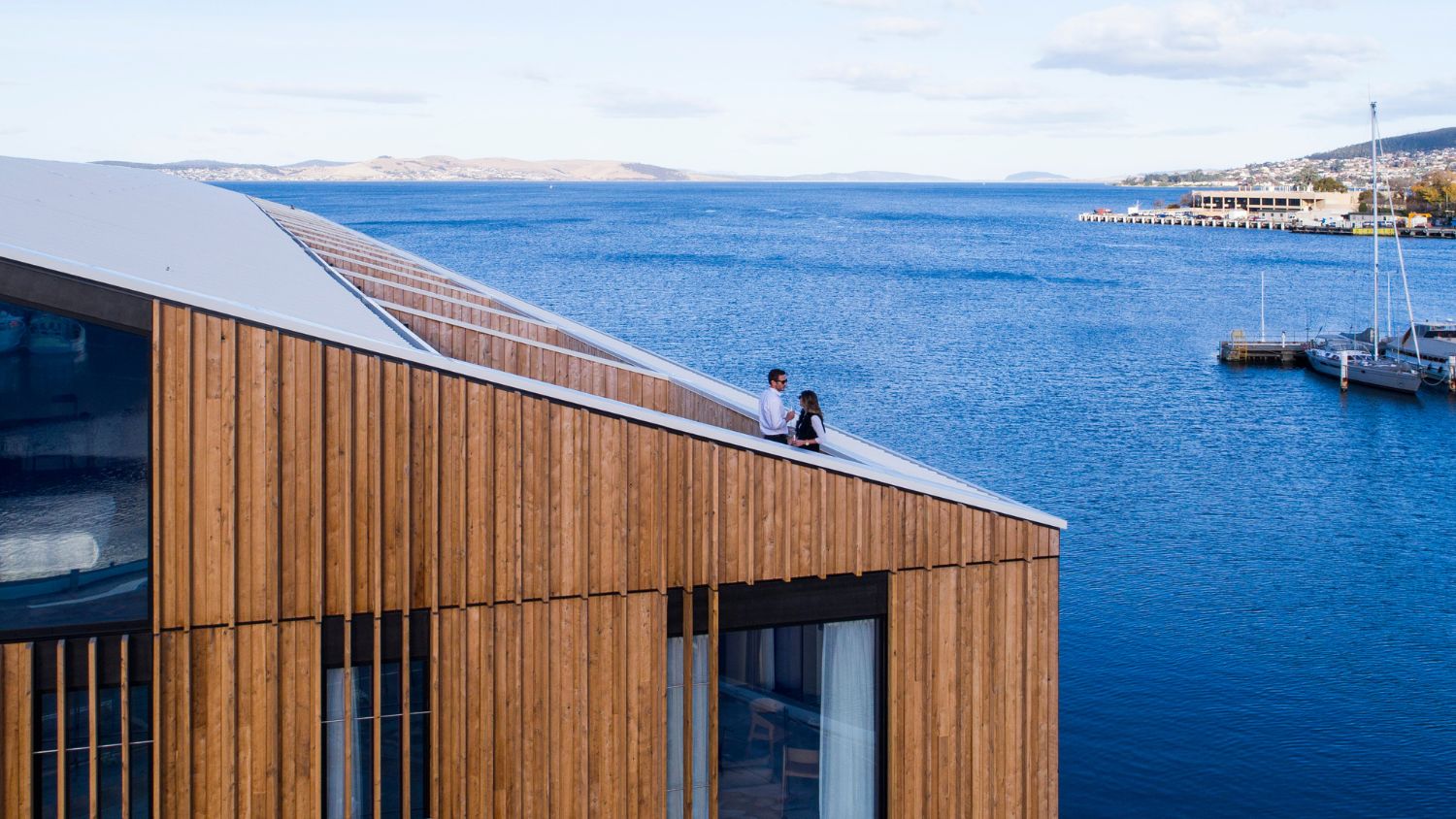 The MACq01 Waterfront Hotel in Hobart offers a unique experience, with rooms inspired by Tasmanian history. Combining modern luxury with local heritage, it features stunning harbor views, a top-notch whisky bar, and a design that celebrates the island’s culture.