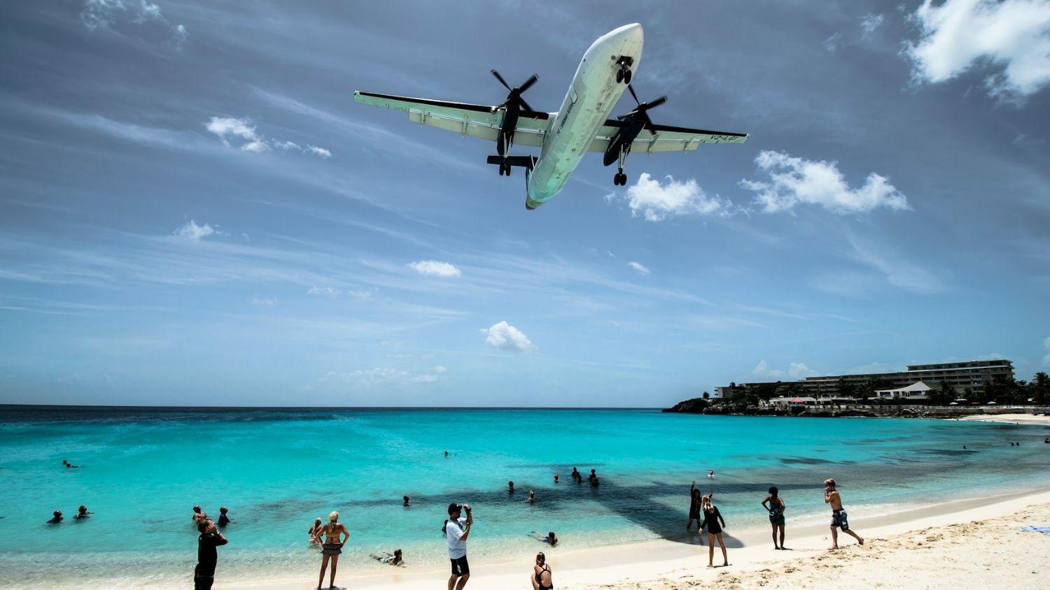 Plane spotting in Sit Maarten. Photo @ramonkagie