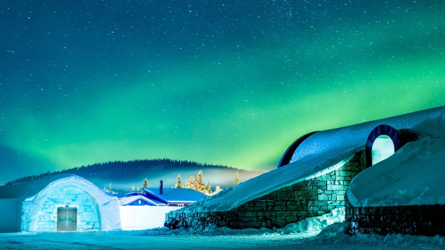 norhern-lights-over-icehotel-entrance Asaf Kliger